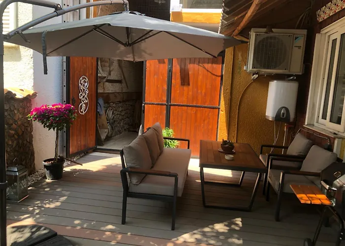 Kaleici Oezel Muestakil Bahceli Villa *