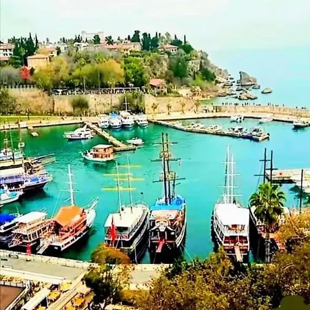 Kaleici Oezel Muestakil Bahceli Villa *