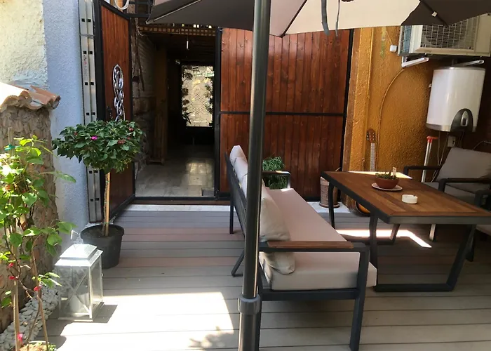 Willa Kaleici Oezel Muestakil Bahceli Antalya